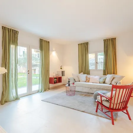 The Oasis, A Inside With Private *