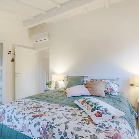 The Oasis, A Inside With Private * 卢卡